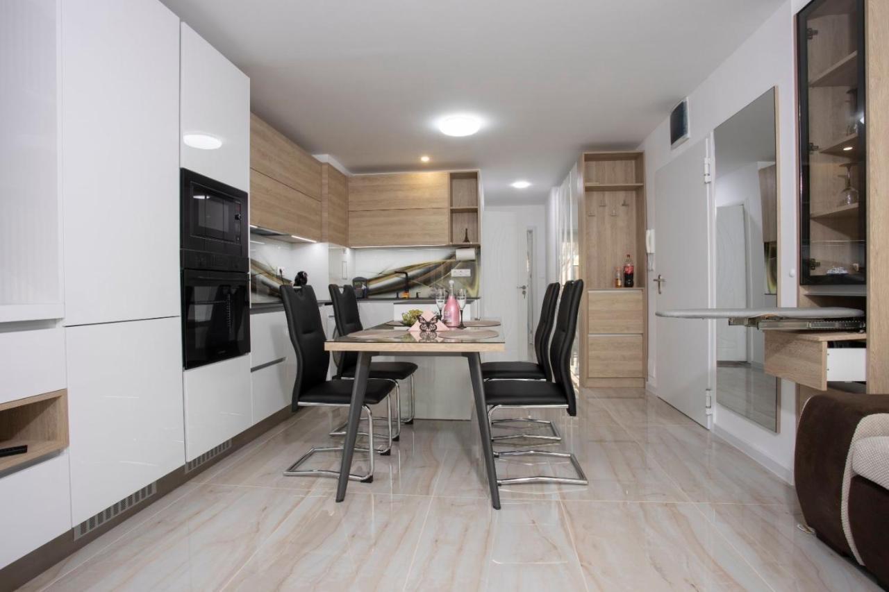 Appartamento Апартамент За Гости Ивви-1 Burgas Esterno foto